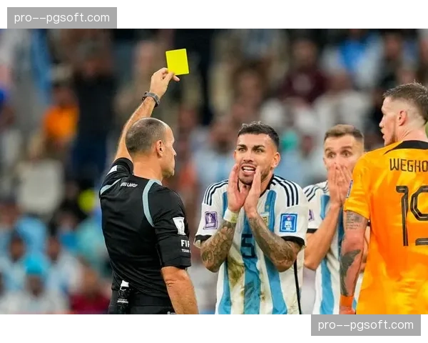 哈维抗议判罚吃到黄牌，将累计黄牌停赛错过下一轮